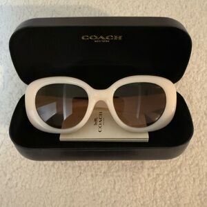 COACH C Hardware Round Sunglasses
